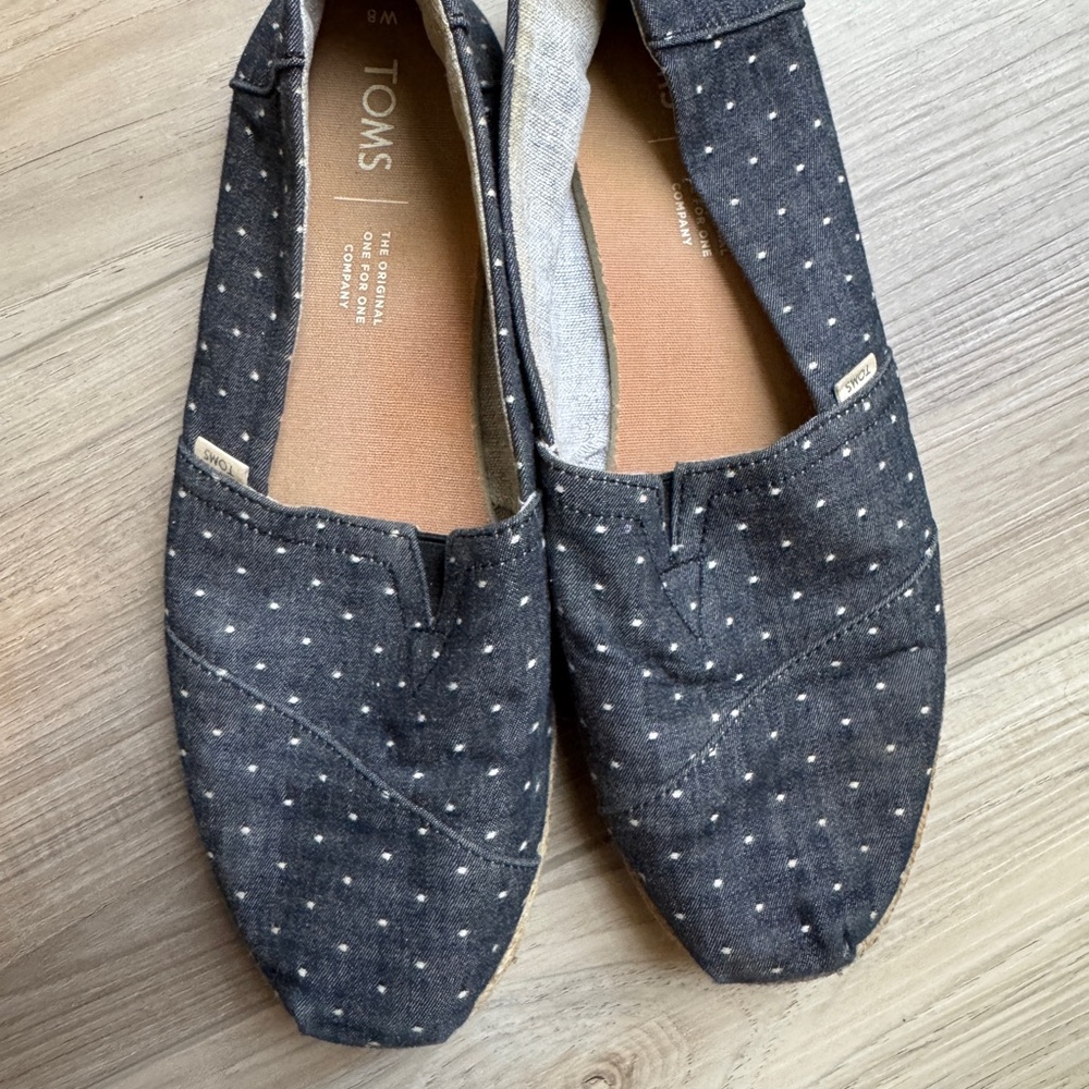 TOMS Women’s Size 8 Slip-On Flats